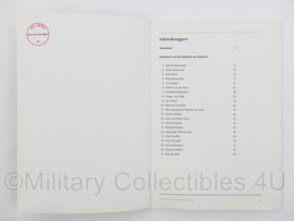 Defensie handboek 'Kopstukken over de krijgsmacht' -24 x 17 x 0,5 cm - 0rigineel