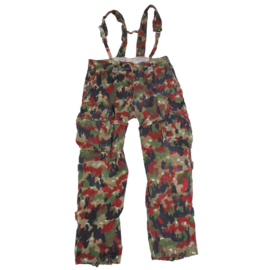 Zwitserse leger M70 camo broek met bretels - meerdere maten - origineel