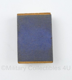 WO2 Duits luciferdoosje van echt hout - Wie van deze twee is de Ware Nederlander? - 6 x 4 cm