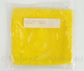KL Landmacht seinvlag Colonnevlag - voertuig met pech - geel - 40 x 40 cm - origineel