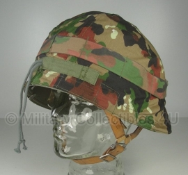 Zwitserse M71 helmovertrek in TAZ 83 of TASS 83 camo  (zonder helm - origineel