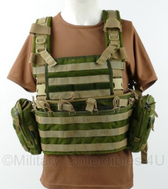 KCT Korps Commandotroepen Custom Warrior Assault Systems MOLLE Chestrig met 2 TT Tasmanian Tiger Utility pouches - gedragen - origineel