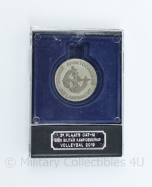 LO sport Coin in doosje open Militair kampioenschap volleybal 2019 -12 x 8,5 x 1,5 cm - origineel