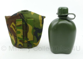 KL Veldfles met RVS beker en Woodland hoes - MOLLE - 750 ml - model voor aan het OPS vest - origineel