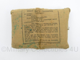 WO2 Britse First Aid Dressing 1942 - 11,5 x 2 x 8 cm - origineel