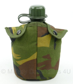 KL Veldfles met RVS beker en Woodland hoes - MOLLE - 750 ml - model voor aan het OPS vest - origineel