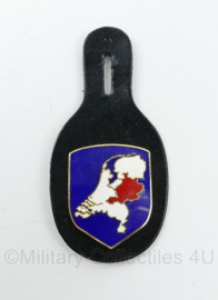 Defensie DT RMC Oost Regionaal Militair Commando Oost borsthanger - 9,5 x 4,5 cm - origineel