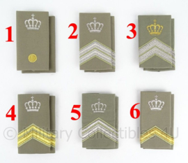 KL Nederlandse leger Stratotex regenjas schouderstukken met kroon (en krans) - verschillende rangen - origineel