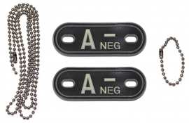 Dogtag ketting met 2 bloedgroep hangers 3D PVC - zwart - bloedgroep A NEG