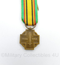 Belgische mini medaille van de militair Strijder van de oorlog 1940-1945 - 6 x 1,5 cm -origineel