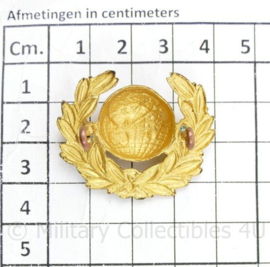 Britse cap badge  Royal Marines - 4 x 3 cm - origineel