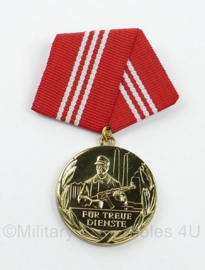 DDR NVA medaille für treue Dienste in den Kampfgruppen im gold in doosje - origineel