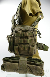 Warrior Assault Systems 901 Elite OPS Base Chestrig met backpanel MOLLE met pouches Forest Green - gedragen - origineel