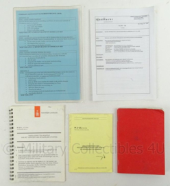 KL Landmacht  documenten en instructiekaarten set - 5 stuks - origineel
