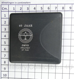 40 jaar DMVS Kwaliteit op Tijd - 7,5 x 7,5 cm - gebruikt - origineel