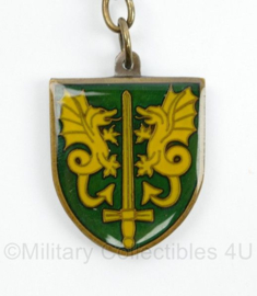 Onbekende sleutelhanger met Militaire Tschako hoofddeksels - 10 x 3,5 cm - origineel