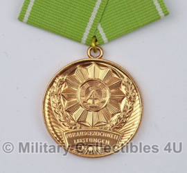 DDR medaille voor uitstekende dienst Binnenlandse zaken inclusief doosje - ter decoratie - origineel