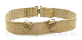 Britse P37 Koppel khaki webbing met gouden gespen - origineel net naoorlogs