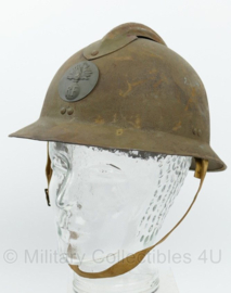 Franse M26 Adrian helm WO2 helm M26  originele helm met  met replica helmplaatje en kinriem
