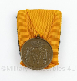 Defensie Koninklijke Marine trouwe dienst medaille in bronze  Wilhelmina - 5 x 4 cm - origineel