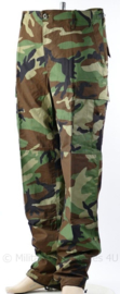 Zeldzaam Korps Mariniers Woodland forest camo broek met Permethrine Trousers Forest Kmarns Permethrine - huidig model -  Nederlands Fabricaat -  maat Extra large Long= 8390/9909- nieuw in verpakking 2018 -  origineel