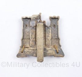 Britse cap badge WW1 6th Inniskilling Dragoons Irish Regiment - 5 x 4,5 cm - origineel