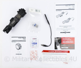 Surefire M952 KIT01  Millennium Light System wapenlamp - nieuw in de verpakking met M93 Surefire Weapon mount, P60 reserve lamp en afstandsschakelaar - 17,5 x 4,5 x 6 cm - origineel