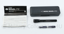 Mini Maglite set Defensie Kader instructie Compagnie - Ter herinnering aan de D-instrcie - NIEUW - 2 x 5,5 x 16,5 cm - origineel