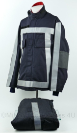 Nederlandse Brandweer jas mét broek huidig model donkerblauw en reflecterend - maat 48 - zeldzaam - origineel