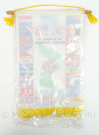 Vaandel In Memory of Revisit to Korea door Korea veteranen - afmeting 28 x 22 cm - origineel