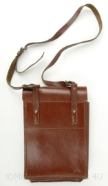 DDR NVA mapcase kaartentas bruin leder met schouderriem- 30 x 20½ x 5 cm - origineel