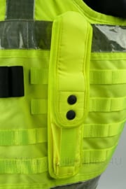 British Police fluorgeel kogelwerend vest hoes zonder ballistische inhoud - merk Arktis - met MILLE  lussen - maat XXL - gedragen - origineel