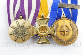 Medaille balk 15 jaar trouwe dienst, NATO Kosovo en Defensie Kosovo medaille - 10,5 x 7 cm - origineel