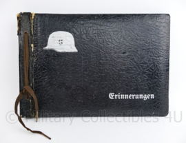 WO2 Duits Wehrmacht leeg foto album Erinnerungen met metalen Stahlhelm - 27 x 19 x 2 cm - origineel