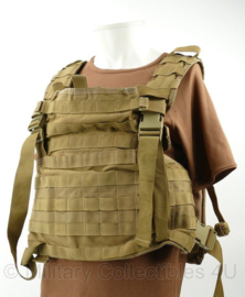 Defensie coyote plate carrier chestrig met backpanel - gedragen - origineel