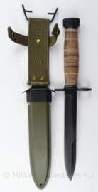 M4 bajonet M4 Bayonet met  M8 schede voor de M1 Carbine