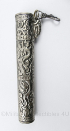 Decoratief mes in bewerkte metalen schede - lengte 24 cm