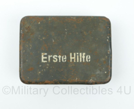 WO2 Duitse Erste Hilfe metalen kistje - 16 x 11,5 x 5 cm - origineel