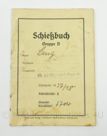WO2 Duits Schiessbuch schietboekje 1937 / 1938 van 18 infanterie regiment 19 - 15 x 10½ cm - origineel