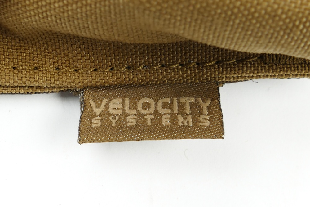 Velocity Systems VPB-10 Helium Whisper Single M4/5.56 Magazine Pouch, Open Top Coyote - 8½ x 3½ x 15 cm - licht gebruikt - origineel