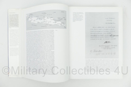 Operaties in de Oost - De Koninklijke Marine in de Indische archipel 1945-1951 - 23 x 2 x 29 cm