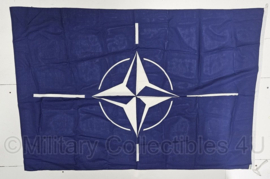 Defensie Gloriedoek NATO vlag met Nederlands NSN - fabrikant Shipmate - 150 x 225 cm - origineel