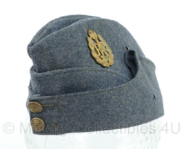 WO2 Britse RAF Royal Air Force sidecap S&P Harris Ltd 1943 met Kings Crown RAF insigne  - maat 6,5 -  origineel