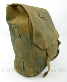 WO2 Britse Largepack rugzak met groene blanko khaki canvas met draagriem 1941 - doorgebruikt door MVO 1955 - origineel