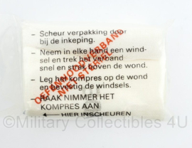 Defensie jaren 80 oefennoodverband individueel - ongebruikt - NIET STERIEL - 10 x 7 x 2,5 cm - origineel