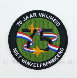 75 jaar Vrijheid Niet Vanzelfsprekend embleem - met klittenband - diameter 9 cm