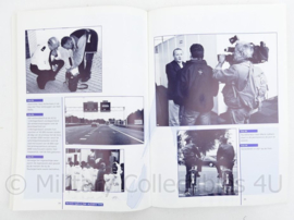 Politie herinneringsboek  Tour de France 1996 - 29,5 x 21 x 0,5 cm - 72 pagina's - origineel