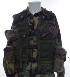 Korps Mariniers Molle OPS vest met tassen in forest camo  -  met 2 veldflessen  -  Maat L  -  origineel