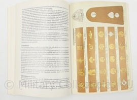 Boek Armamentaria 1980 - uitgave van Vrienden van het Legermuseum