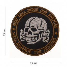 Embleem stof - God will Judge our Enemies - met klittenband - rond - 7,6 cm.